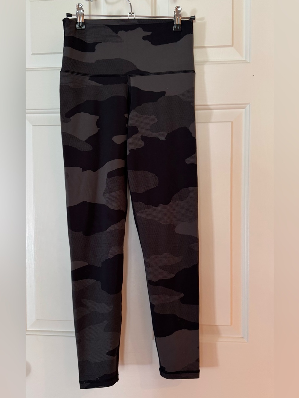 Aerie Chill. Play. Move.  Camouflage Leggings, Medium